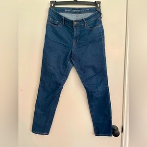 Old Navy Women’s Super Stretch Jeggings. Blue. Size 6 Regular. Worn.